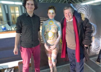 Víc takových výstav! Exponáty jsou živé sličné dámy a úplně nahé!