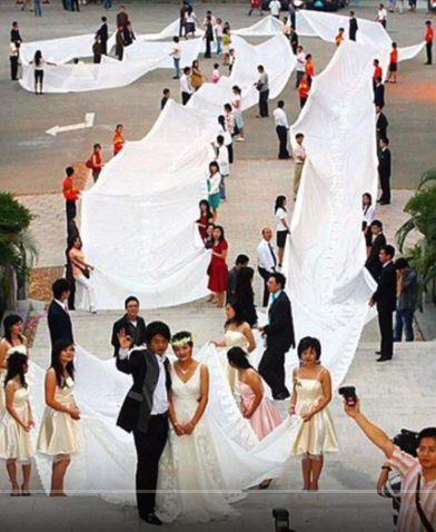 Dvacítka nejšílenějších svatebních šatů všech dob! Tohle byste si nevzali ani na maškarní!