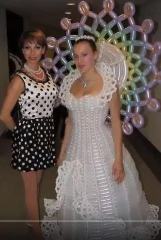 Dvacítka nejšílenějších svatebních šatů všech dob! Tohle byste si nevzali ani na maškarní!