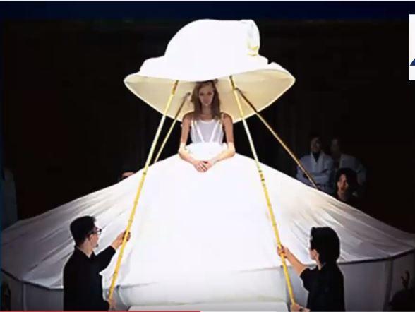 Dvacítka nejšílenějších svatebních šatů všech dob! Tohle byste si nevzali ani na maškarní!