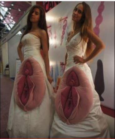 Dvacítka nejšílenějších svatebních šatů všech dob! Tohle byste si nevzali ani na maškarní!