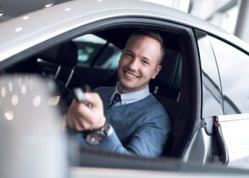 Zánovní vozy jsou méně ojeté než loni: Benzín vede nad naftou