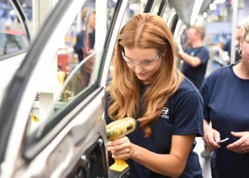 Když České Miss 2018 vyrábí auta