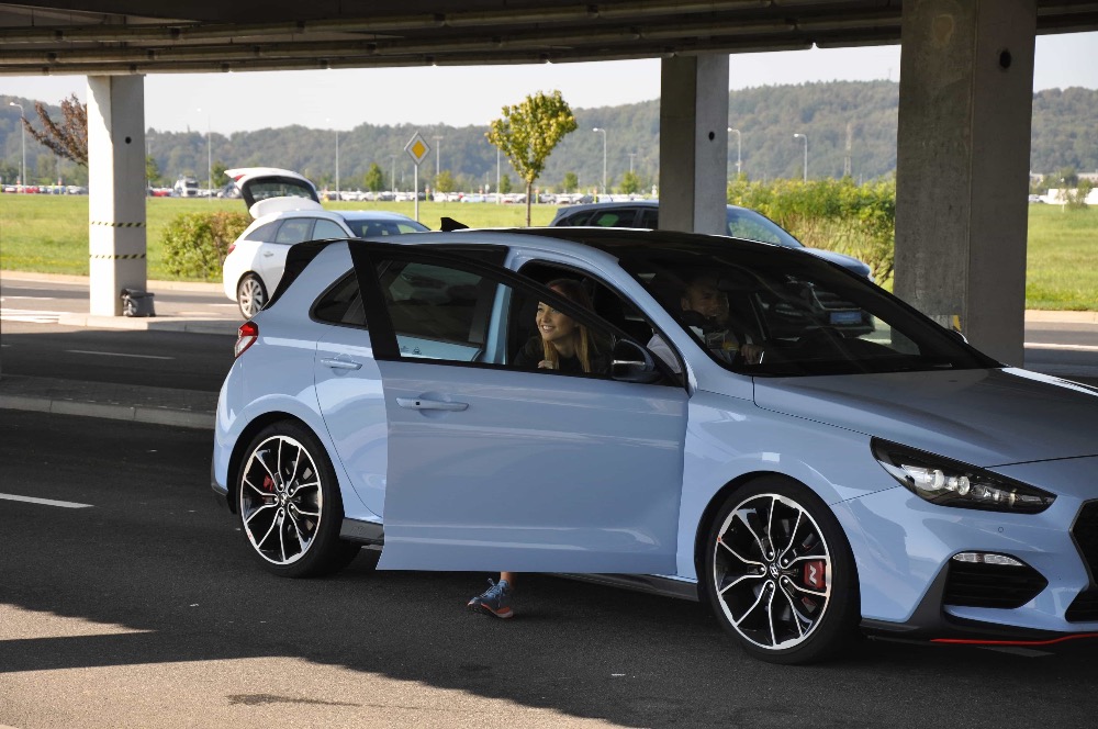 Když České Miss 2018 vyrábí auta