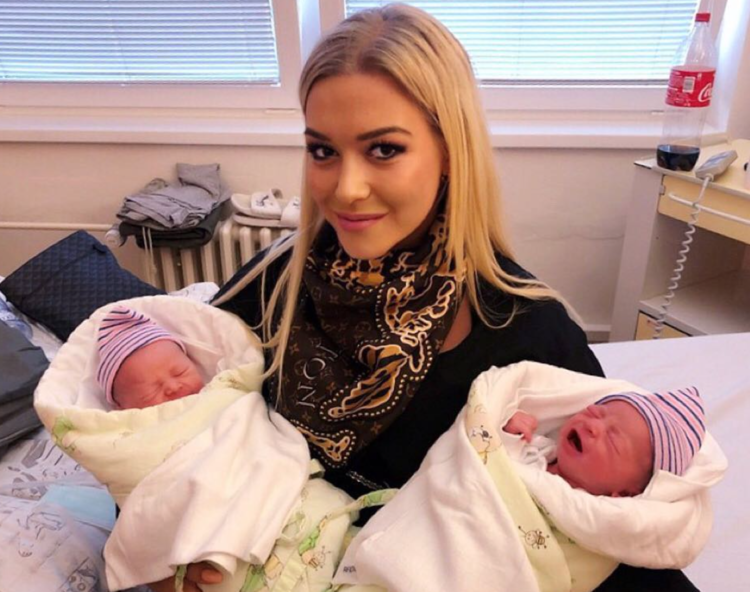 Myslivcová je tetou dvojčat! O dárky nouzi neměla, všechno pro ně dostala