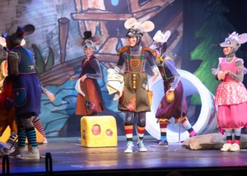 Starý kocour přišel podpořit šéfa myší