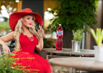 Proč je Myslivcová tak sexy? Protože dobře ví, co pít!