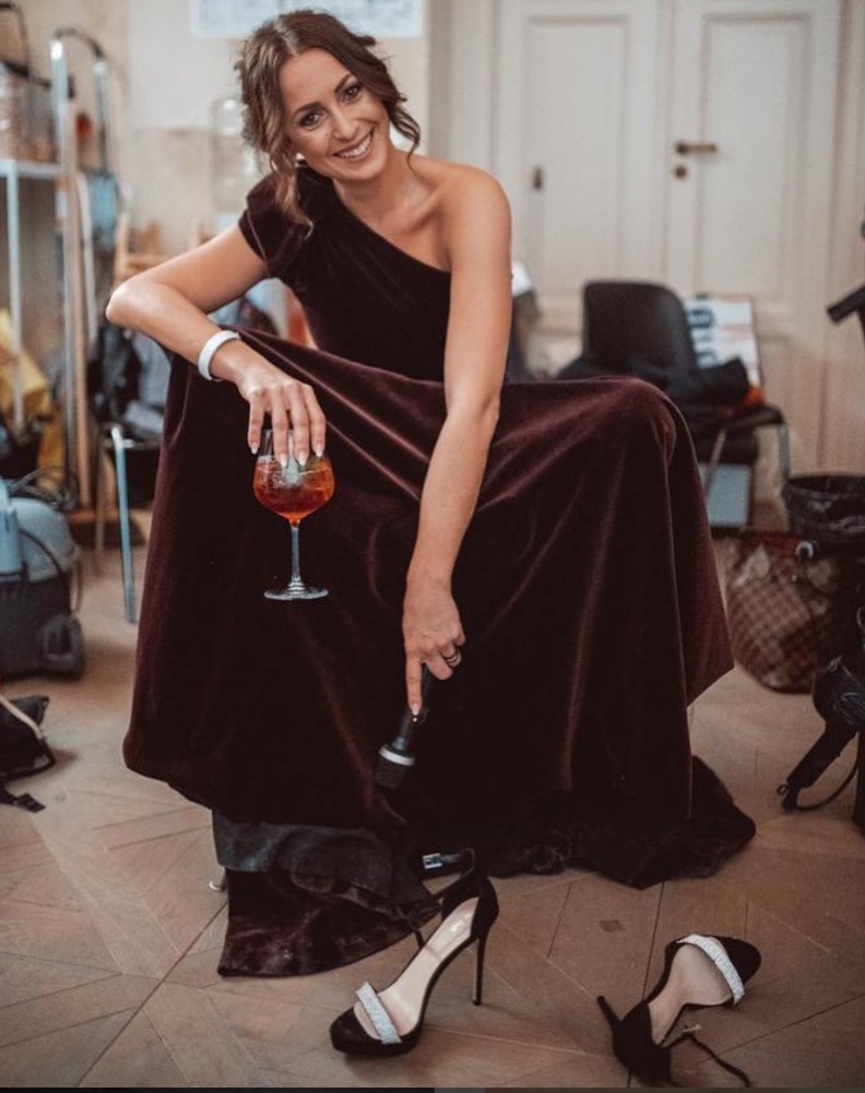 Wow, to je kus! Moderátorka Farářová by z fleku mohla na molo!