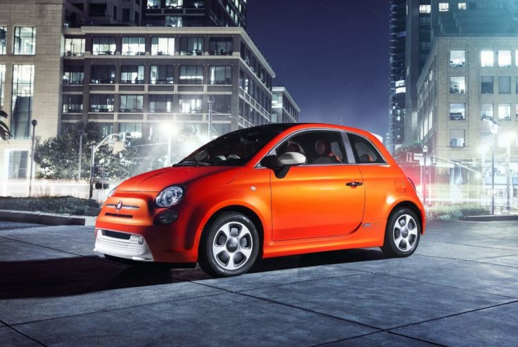 Jak se vyhnout pokutám za špatné parkování? Pořiďte si elektrické auto, třeba „jen“ na pronájem