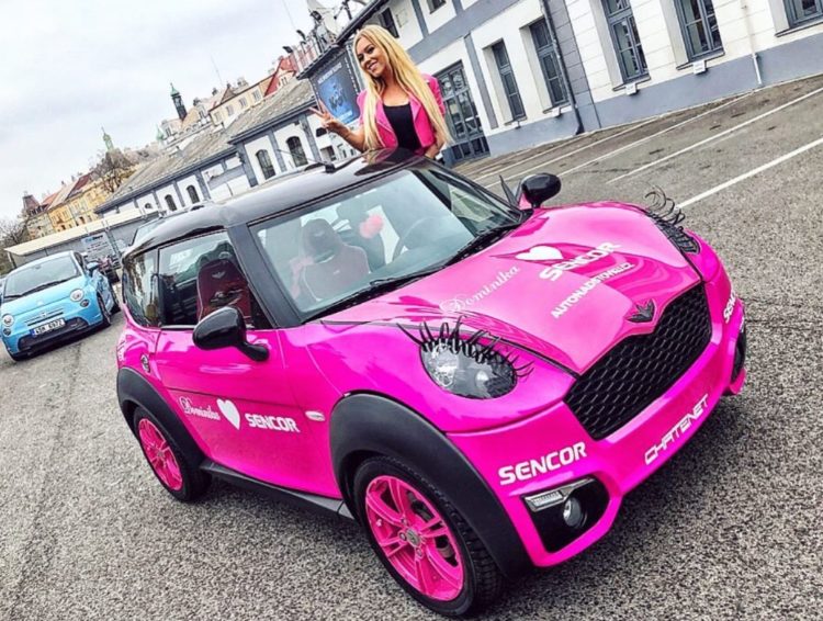 Myslivcová rozdává auto: Pořiďte svým dětem speciální vozítko pro 15leté