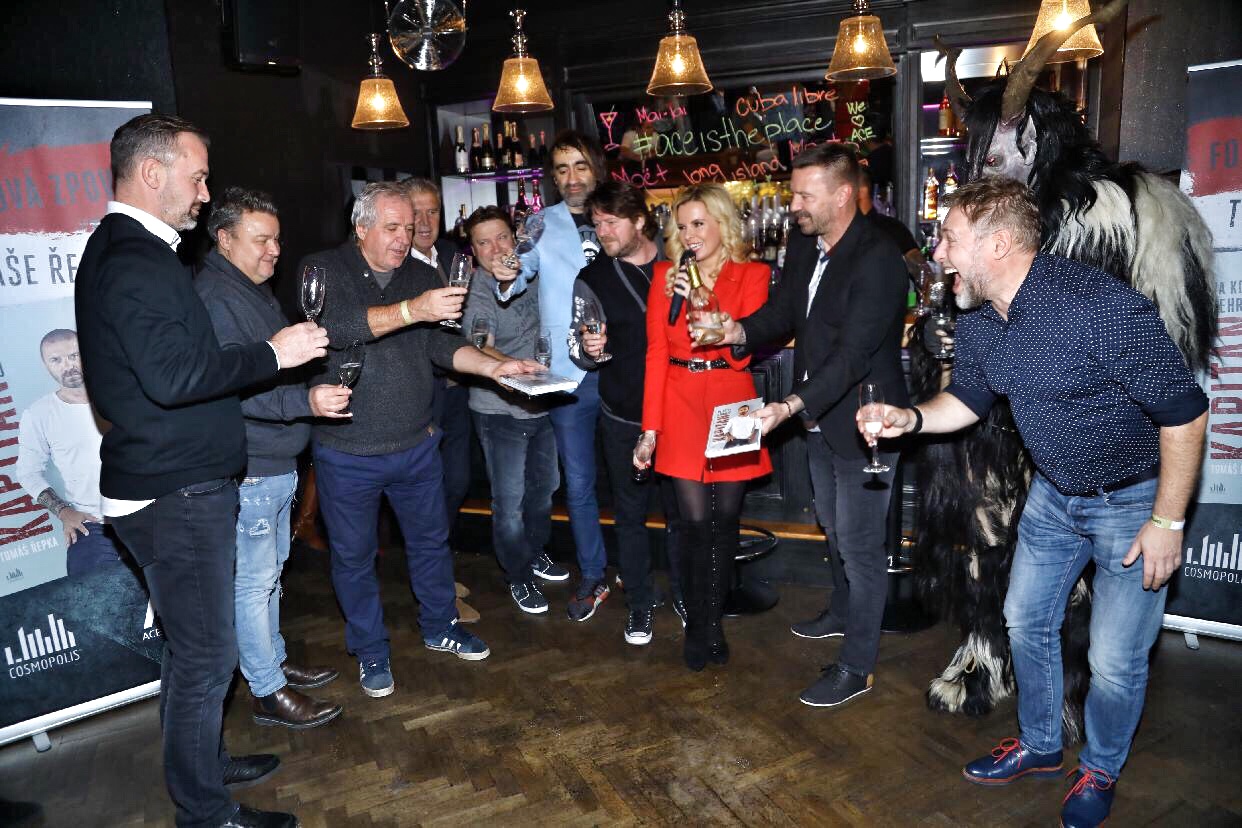 Fotbalová zpověď Tomáše Řepky byla pokřtěna hvězdnými kmotry