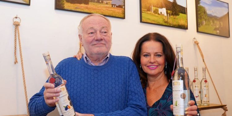 Luděk Sobota naučil svou ženu lyžovat. Na Šumavě!