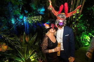 Excentrická party v maskách: rum Don Papa roztančil pražský skleník Fata Morgana