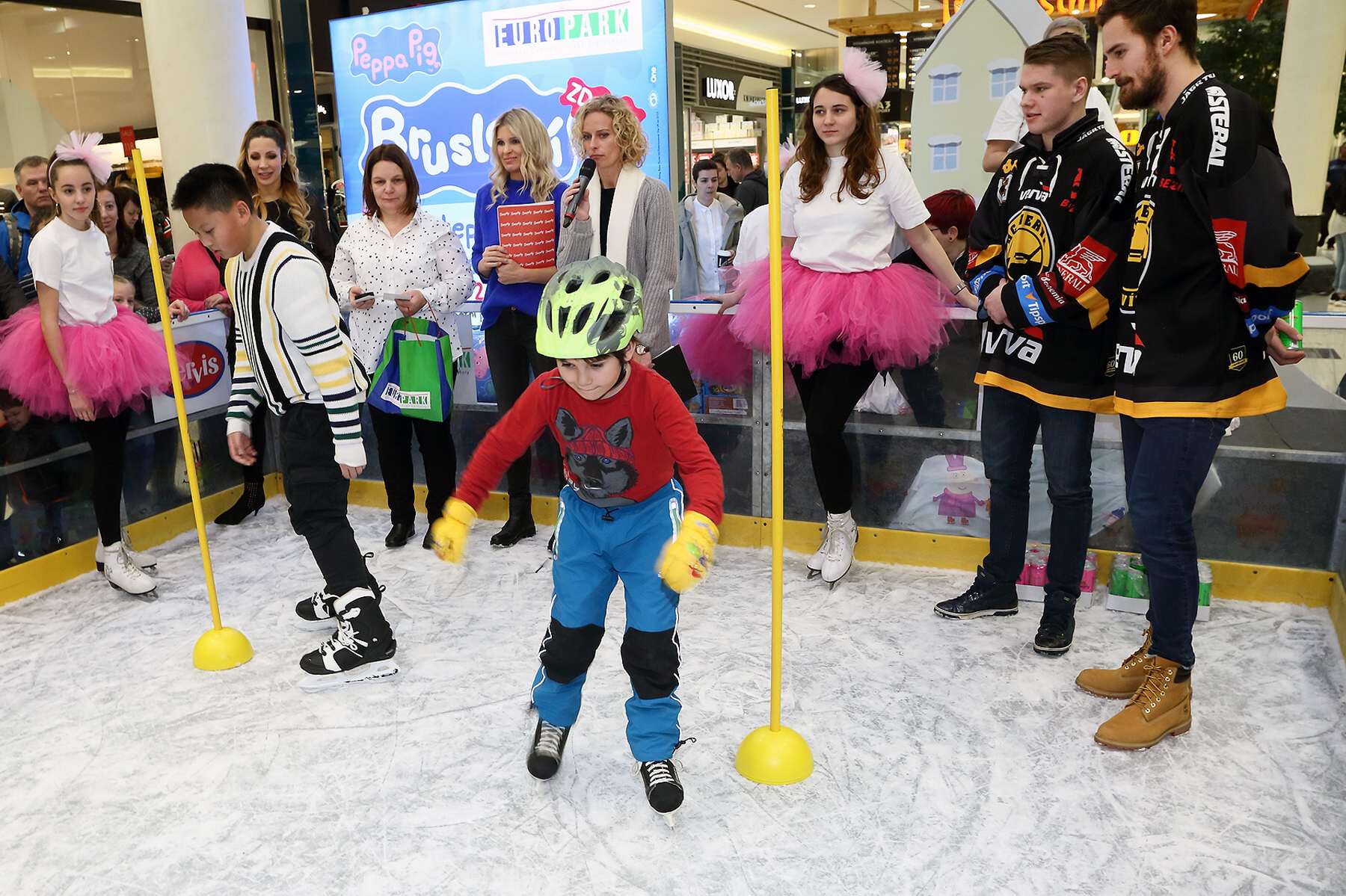 Olga Lounová zamířila z letiště rovnou na kluziště