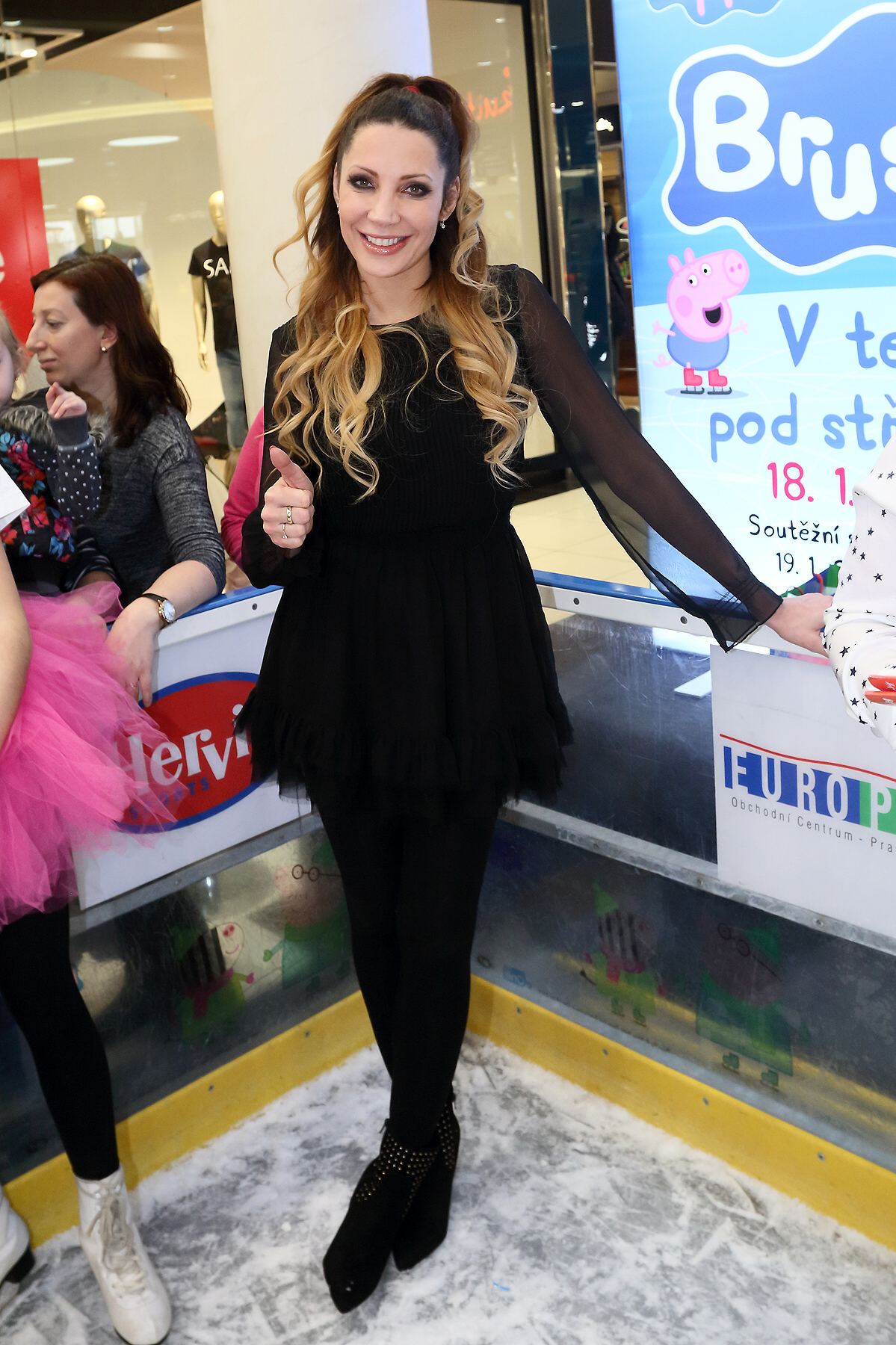 Olga Lounová zamířila z letiště rovnou na kluziště