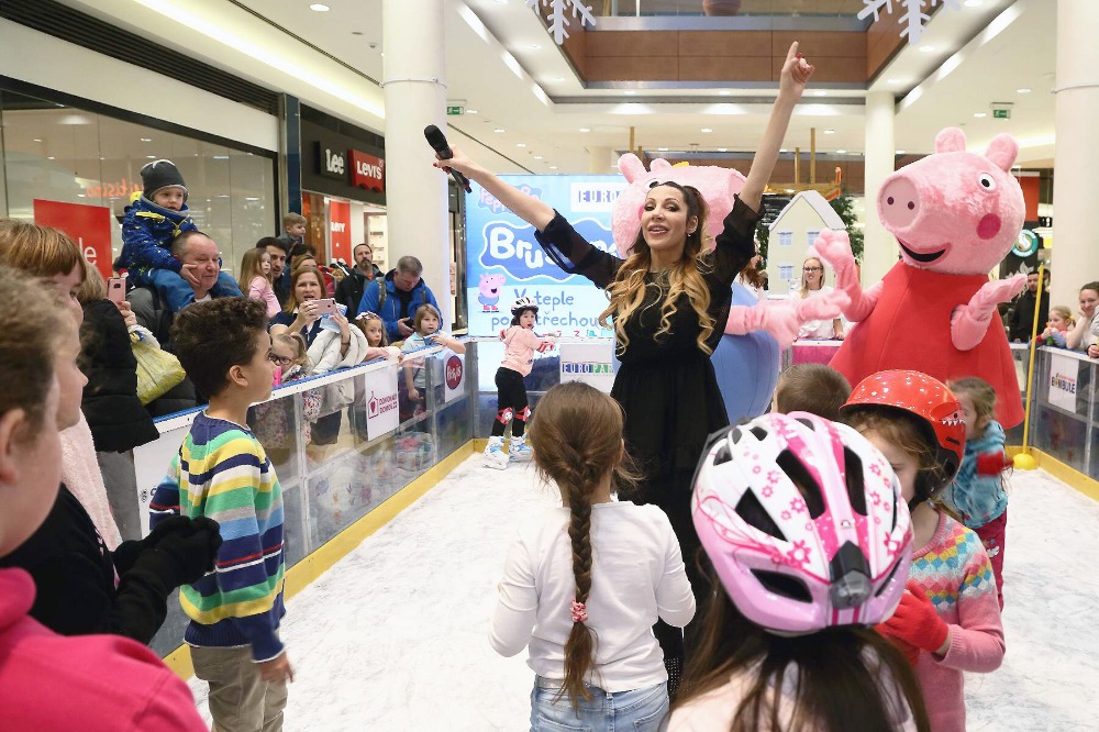 Olga Lounová zamířila z letiště rovnou na kluziště