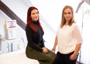 Eva Decastelo se za krásou doplazí klidně i o berlích