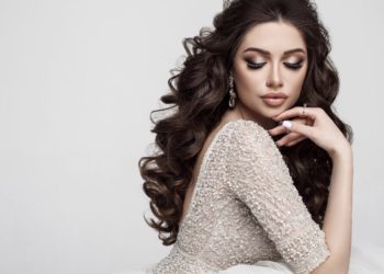 Jde z kšeftu do kšeftu: Na sexy Ukrajinku budou Česky brzy naštvané