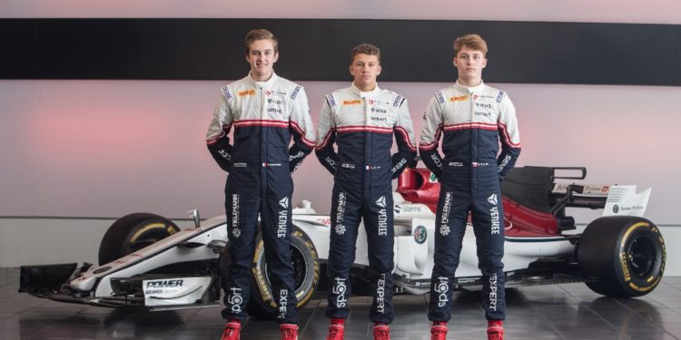 První ostrý start v kokpitu F4: Staněk junior v Dubaji obstál