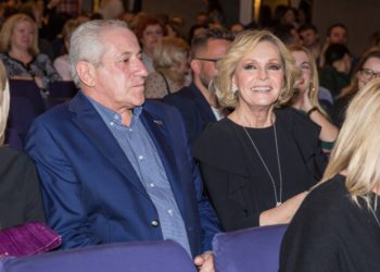 Dojatá Helena Vondráčková oplakala Kvítek mandragory. Jak přišla k zafačovanému prstu?