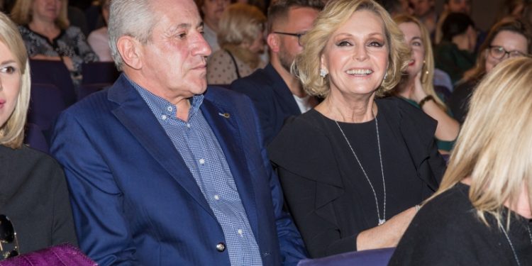 Dojatá Helena Vondráčková oplakala Kvítek mandragory. Jak přišla k zafačovanému prstu?