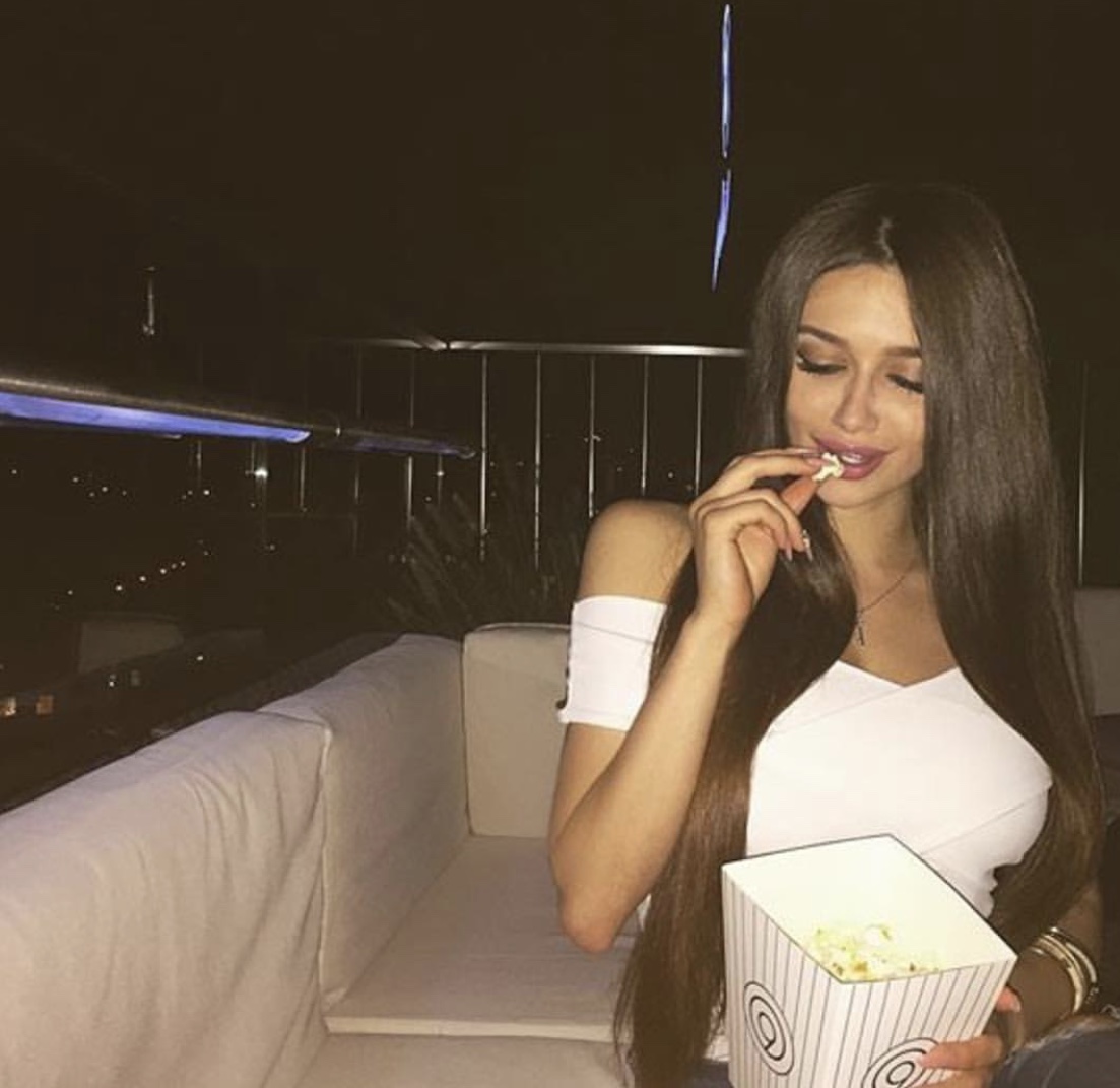 Jde z kšeftu do kšeftu: Na sexy Ukrajinku budou Česky brzy naštvané