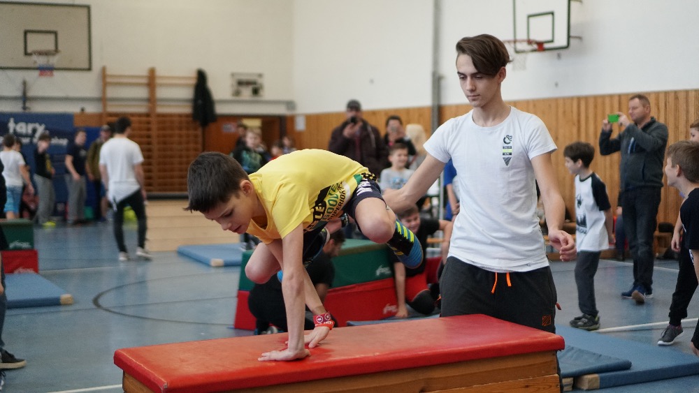 Parkourista Tary plní sny mnoha kluků. Známý youtuber pořádá kurzy i tábor