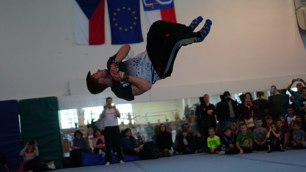 Parkourista Tary plní sny mnoha kluků. Známý youtuber pořádá kurzy i tábor