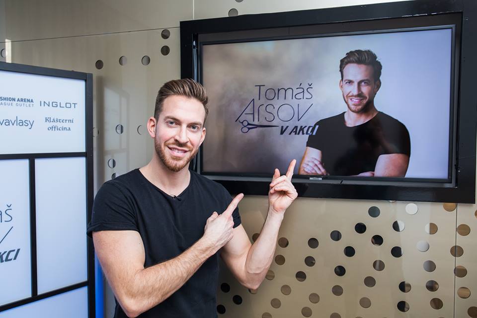 Jde z kšeftu do kšeftu: Na sexy Ukrajinku budou Česky brzy naštvané