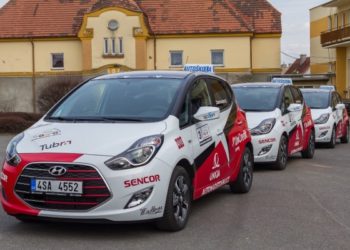 Udělat si řidičák nebylo nikdy jednodušší: Začněte na voze s automatickou převodovkou