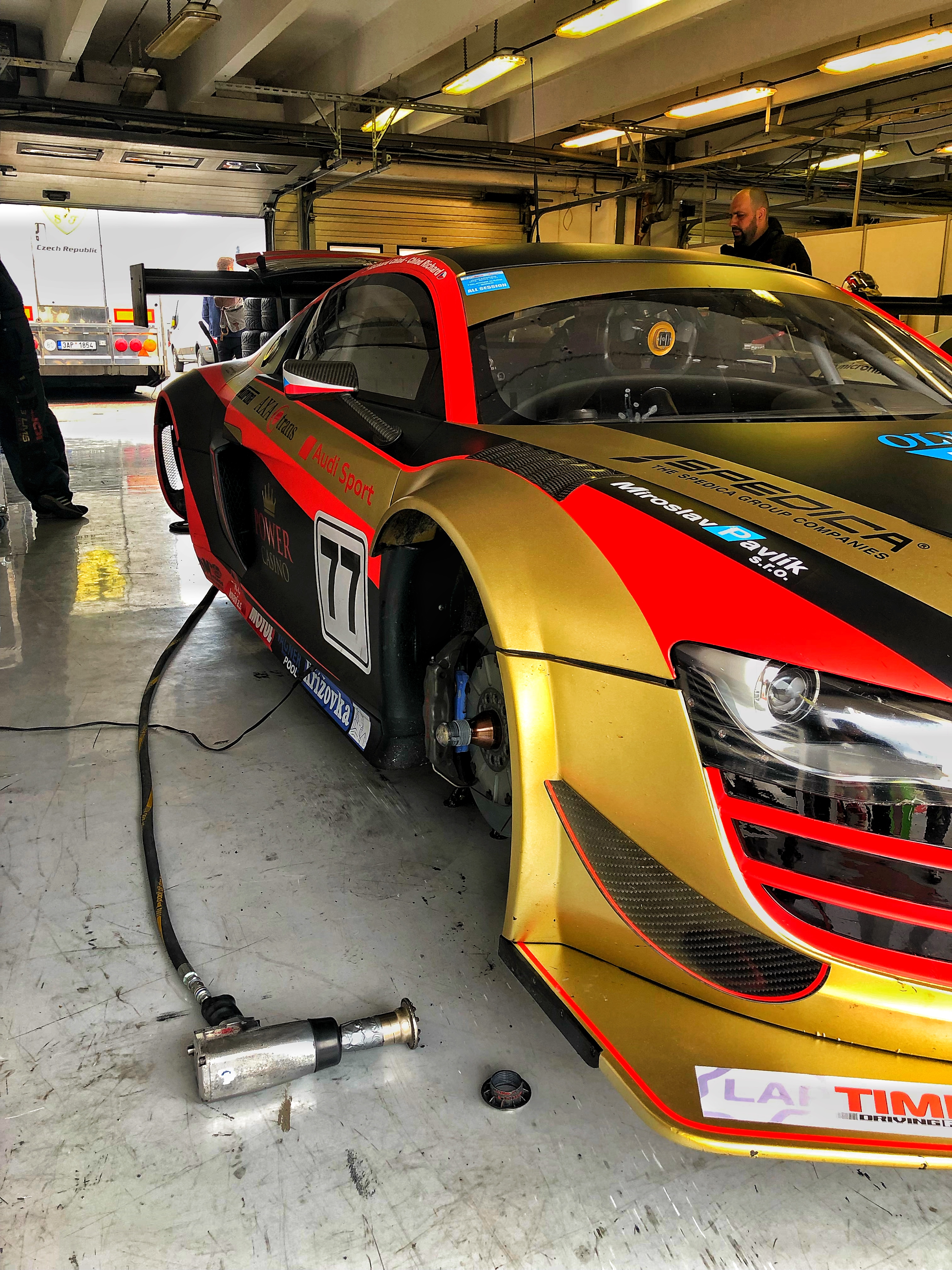 FIA CEZ: Chlad junior ukázal bojovnost i řidičské umění