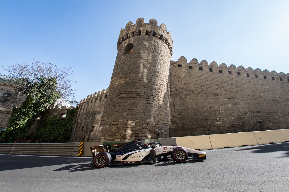 Skvělý Correa! Američan vybojoval pro českou stáj druhé místo v Baku!