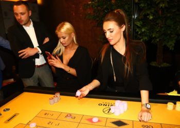 Vyčerpaná Taťána Makarenko nesedí s rukama v klíně