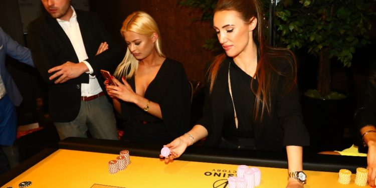 Vyčerpaná Taťána Makarenko nesedí s rukama v klíně