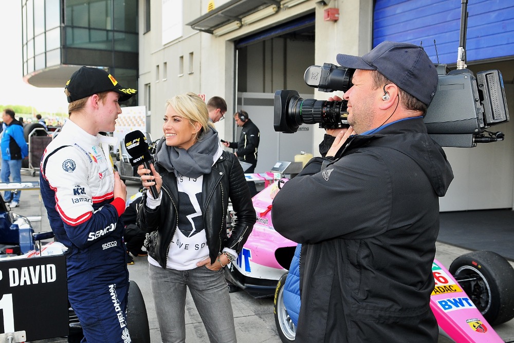 Fantastický víkend v německé F4: 15letý debutant Staněk junior vyhrál a vede šampionát!