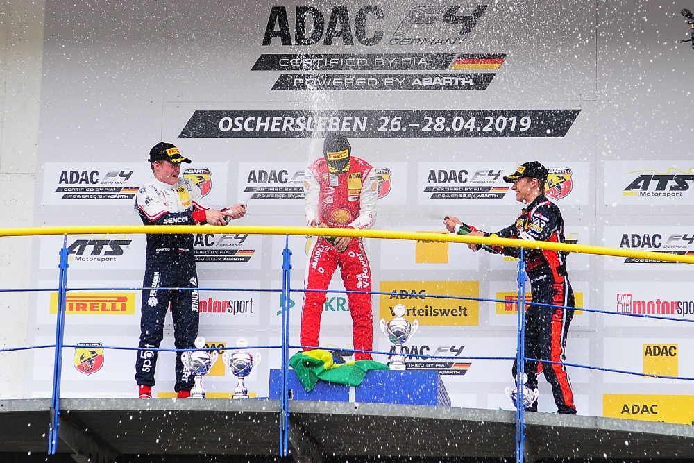 Parádní premiéra v ADAC F4: Staněk junior dojel druhý!