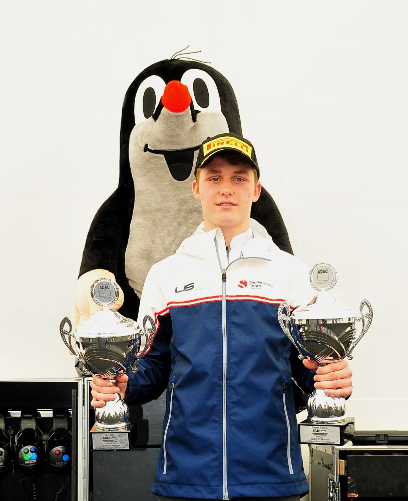 Parádní premiéra v ADAC F4: Staněk junior dojel druhý!