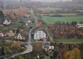 Problémy s bydlením může vyřešit venkov. Domy tam ale chátrají, nikdo se o ně nestará