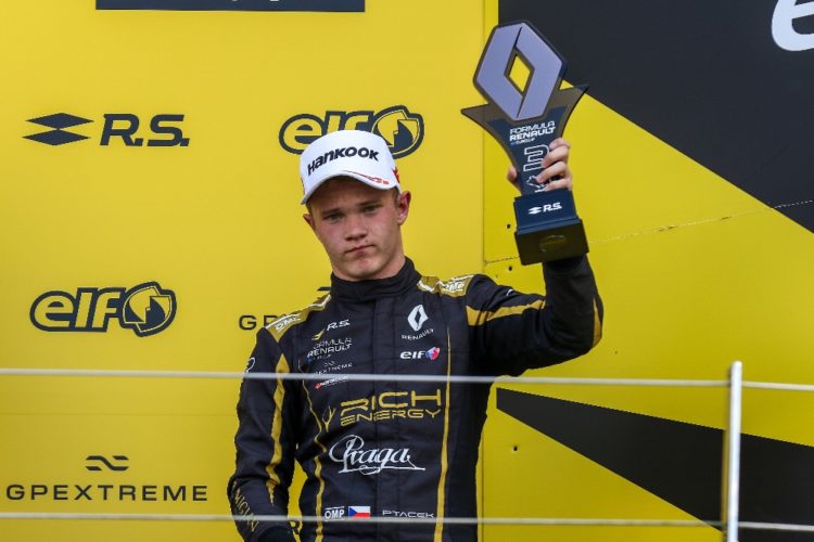 Ptáček junior na Silverstone zaválel, vybojoval své první pódium