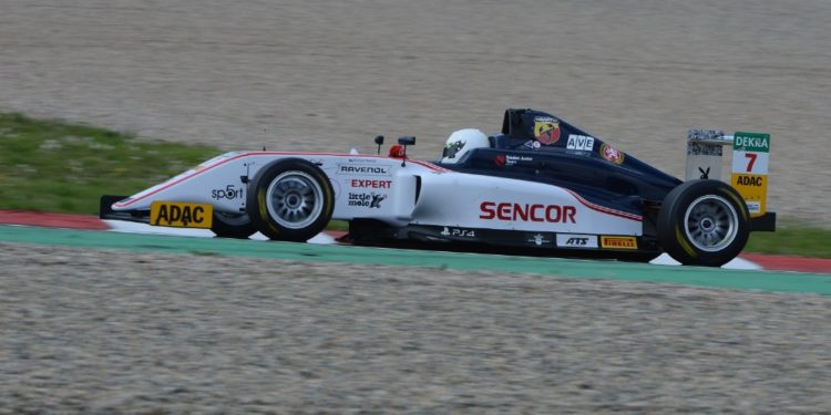 Začala italská F4: Staněk junior dvakrát těsně pod bednou