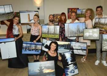 Švandová, Žádníková, Smolík a další jako kmotři vernisáže Dvě tváře Šumavy