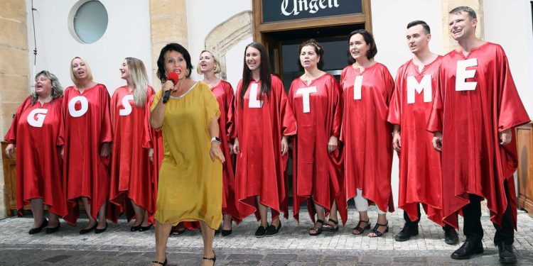 Zuzana Stirská, Karel Voříšek, Věra Martinová a Fine Gospel Time. Co mají společného?