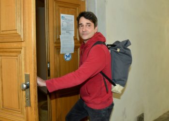 Saša Rašilov, Kristýna Kociánová a další herci ze seriálu Modrý kód a Krejzovi se nechali očkovat