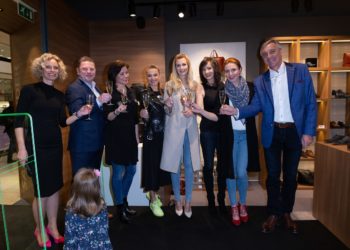 Inspekce kufrů celebrit: kdo balí půlku šatníku, a kdo naopak vystačí s málem?