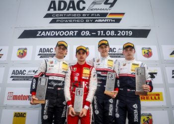 F4 Charouzovým jezdcům svědčí: Čtyři v TOP 8, Staněk nejlepší nováček