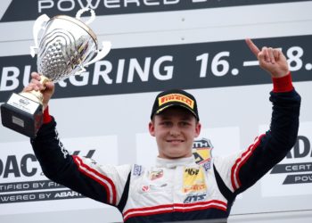 Víkend snů: Charouzovi junioři totálně ovládli Nürburgring