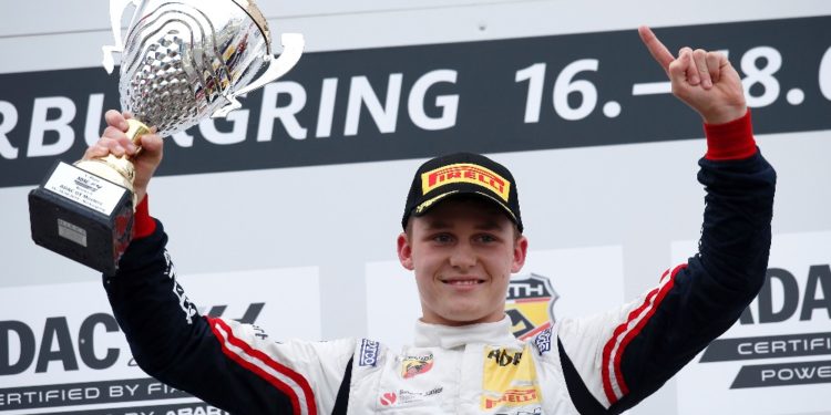 Víkend snů: Charouzovi junioři totálně ovládli Nürburgring