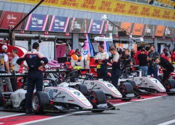 F3 končí v Soči: V Rusku u toho budou i Charouzovi junioři