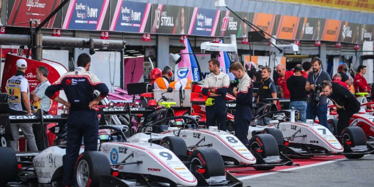 F3 končí v Soči: V Rusku u toho budou i Charouzovi junioři