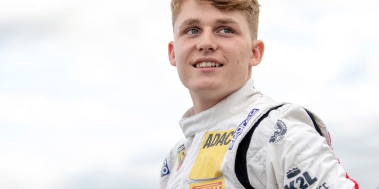 Pourchaire stále vede šampionát F4, Staněk nejlepším nováčkem sezóny